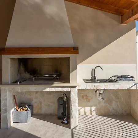 فيلة Diana Private Pool Near بوريتش