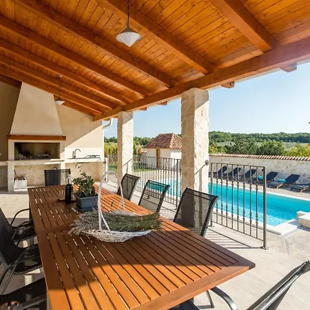 Diana Private Pool Near