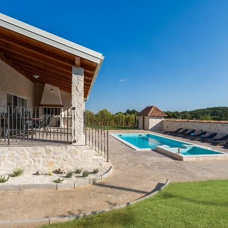 Diana Private Pool Near Poreč